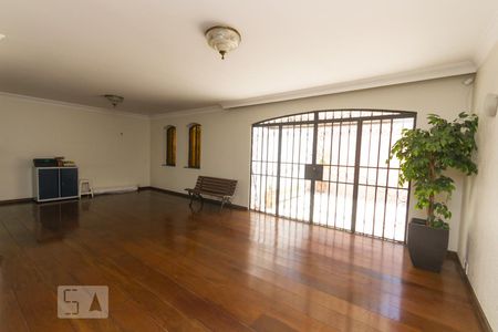 Sala de estar de casa à venda com 4 quartos, 264m² em Planalto Paulista, São Paulo