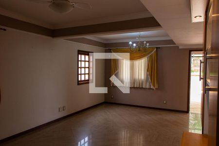 SALA de casa de condomínio para alugar com 4 quartos, 250m² em Parque Rural Fazenda Santa Cândida, Campinas