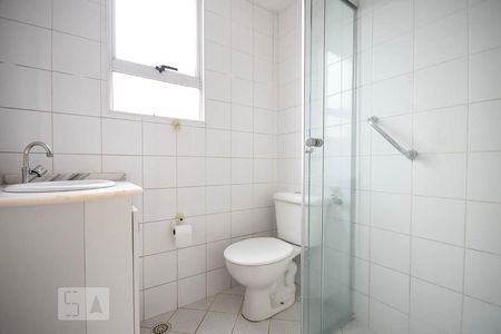 Banheiro de apartamento para alugar com 2 quartos, 57m² em Vila Suzana, São Paulo