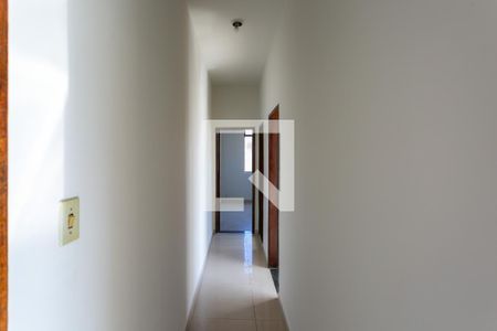 Corredor de apartamento para alugar com 3 quartos, 80m² em Cachoeirinha, Belo Horizonte