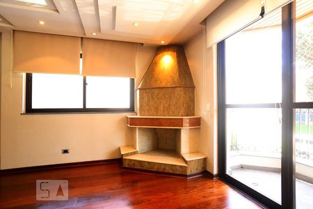 Sala com Lareira  de apartamento à venda com 4 quartos, 196m² em Sumaré, São Paulo