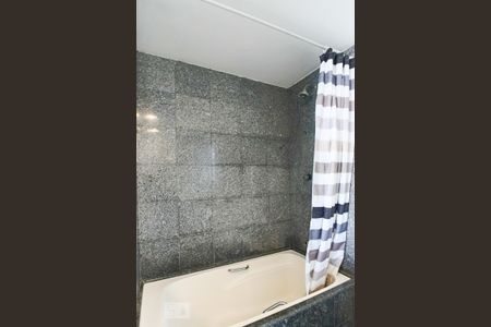 Banheiro de kitnet/studio para alugar com 1 quarto, 35m² em Jardim Paulista, São Paulo