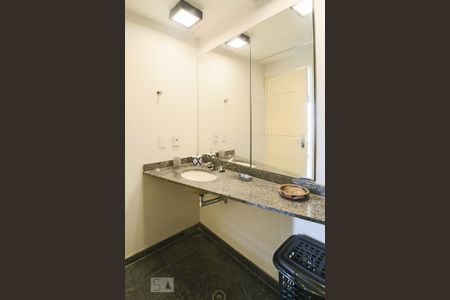 Banheiro de kitnet/studio para alugar com 1 quarto, 35m² em Jardim Paulista, São Paulo