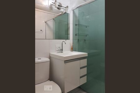 Banheiro social de apartamento para alugar com 3 quartos, 105m² em Vila Alexandria, São Paulo