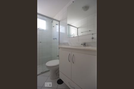 Banheiro da suíte de apartamento à venda com 2 quartos, 90m² em Mansões Santo Antônio, Campinas