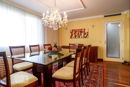 Sala 1 de casa para alugar com 5 quartos, 416m² em Rio Branco, Porto Alegre