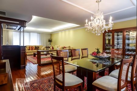 Sala 1 de casa para alugar com 5 quartos, 416m² em Rio Branco, Porto Alegre