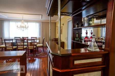 Sala 1 de casa para alugar com 5 quartos, 416m² em Rio Branco, Porto Alegre