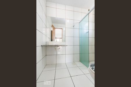 Banheiro de kitnet/studio para alugar com 1 quarto, 25m² em Curicica, Rio de Janeiro