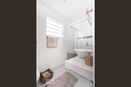 Banheiro social de apartamento à venda com 2 quartos, 62m² em Chácara Inglesa, São Paulo