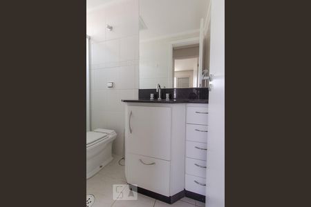 Banheiro de apartamento para alugar com 2 quartos, 66m² em Mirandópolis, São Paulo