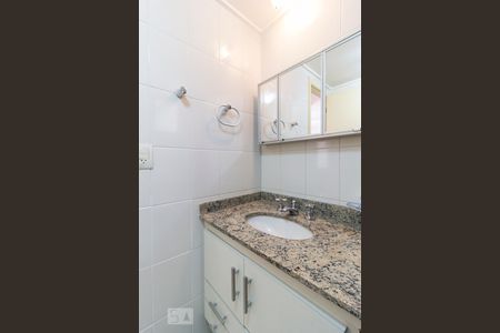 Banheiro de apartamento para alugar com 3 quartos, 93m² em Vila Ipojuca, São Paulo