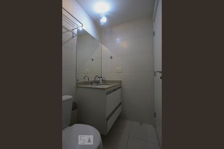 Banheiro de kitnet/studio à venda com 1 quarto, 43m² em Vila Madalena, São Paulo