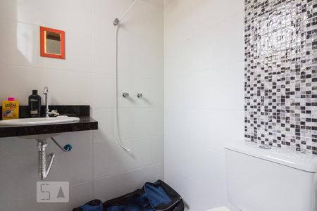 Banheiro Suite 1 de casa de condomínio à venda com 2 quartos, 60m² em Vila Vitório Mazzei, São Paulo