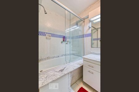 Banheiro de apartamento para alugar com 2 quartos, 92m² em Vila Uberabinha, São Paulo