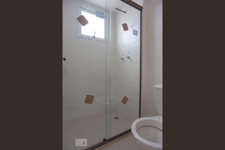 Banheiro da suíte de apartamento para alugar com 2 quartos, 54m² em Taquaral, Campinas