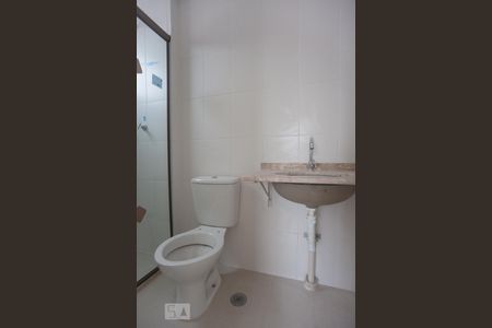 Banheiro da suíte de apartamento para alugar com 2 quartos, 54m² em Taquaral, Campinas