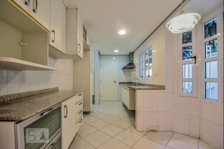 Cozinha de casa de condomínio à venda com 5 quartos, 350m² em Jardim Petrópolis, São Paulo