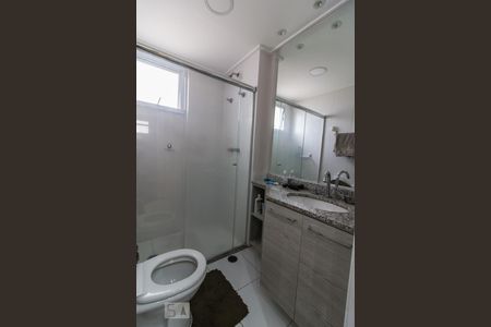 Banheiro da Suite de apartamento à venda com 2 quartos, 83m² em Jardim Flor da Montanha, Guarulhos