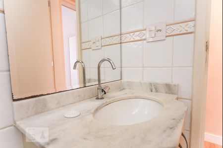 Banheiro de apartamento para alugar com 2 quartos, 65m² em Santa Terezinha, São Bernardo do Campo