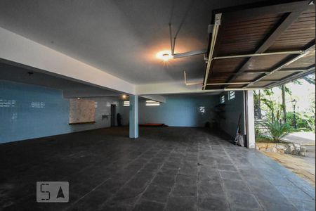 Garagem de casa à venda com 4 quartos, 600m² em Jardim Marajoara, São Paulo