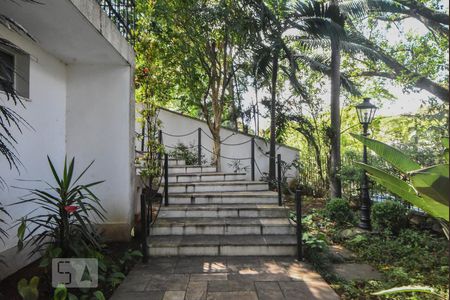 Escada Social de casa à venda com 4 quartos, 600m² em Jardim Marajoara, São Paulo