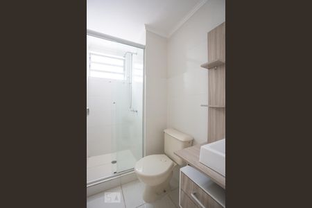 Banheiro de apartamento para alugar com 1 quarto, 44m² em Santana, Porto Alegre