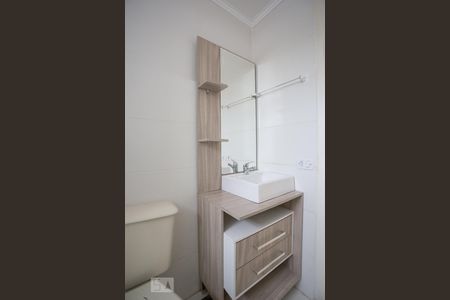 Banheiro de apartamento para alugar com 1 quarto, 44m² em Santana, Porto Alegre