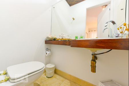 Lavabo de casa para alugar com 4 quartos, 350m² em Boaçava, São Paulo