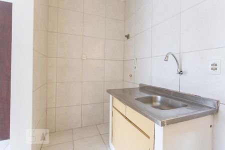 Cozinha de kitnet/studio para alugar com 1 quarto, 27m² em Azenha, Porto Alegre