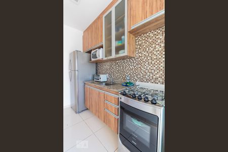 Cozinha de apartamento para alugar com 2 quartos, 48m² em Vila Constança, São Paulo