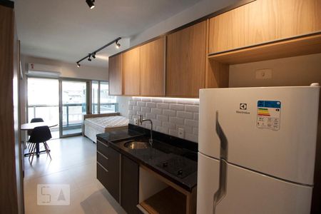 Cozinha de kitnet/studio para alugar com 1 quarto, 28m² em Santa Efigênia, São Paulo