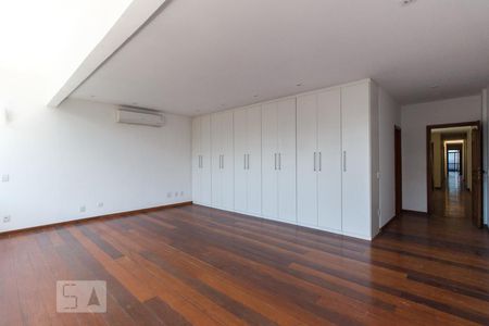 Suíte de apartamento à venda com 3 quartos, 185m² em Jardim Oceânico, Rio de Janeiro