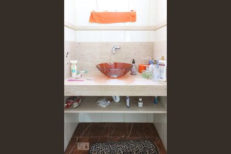 Lavabo de casa à venda com 3 quartos, 120m² em Santa Teresinha, São Paulo