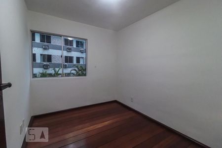 Quarto 01 de apartamento para alugar com 2 quartos, 55m² em Freguesia (jacarepaguá), Rio de Janeiro