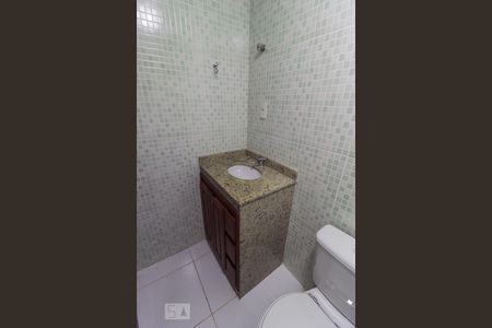 Banheiro de apartamento para alugar com 2 quartos, 55m² em Freguesia (jacarepaguá), Rio de Janeiro