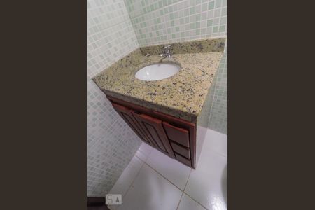 Banheiro de apartamento para alugar com 2 quartos, 55m² em Freguesia (jacarepaguá), Rio de Janeiro