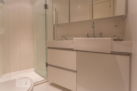 Banheiro de apartamento à venda com 1 quarto, 61m² em Cristal, Porto Alegre