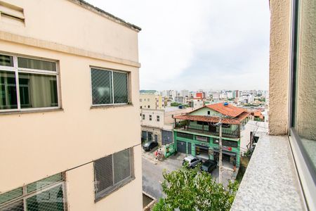Sala (vista) de apartamento à venda com 2 quartos, 50m² em Paquetá, Belo Horizonte