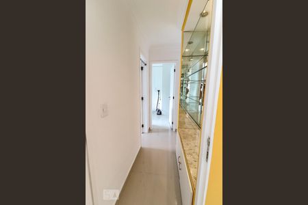 Corredor de apartamento para alugar com 3 quartos, 92m² em Freguesia (jacarepaguá), Rio de Janeiro