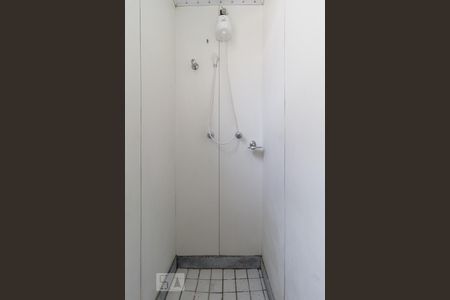 Banheiro de kitnet/studio à venda com 1 quarto, 44m² em Lourdes, Belo Horizonte