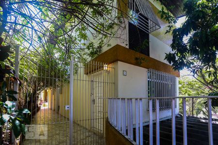 Entrada  de casa para alugar com 3 quartos, 120m² em Vila Madalena, São Paulo