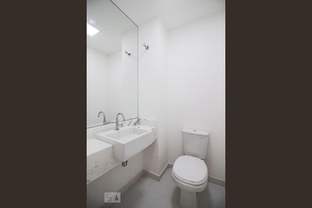 Lavabo de apartamento para alugar com 3 quartos, 157m² em Vila Anastácio, São Paulo