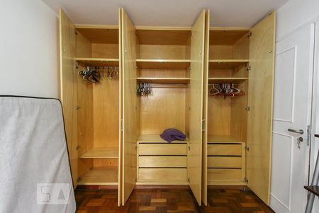 Quarto 1 (armário) de apartamento para alugar com 3 quartos, 154m² em Consolação, São Paulo