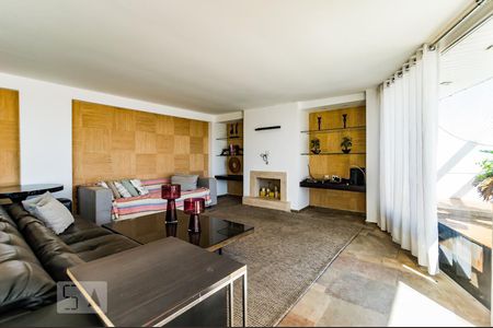 Apartamento à venda com 300m², 4 quartos e 1 vagaCobertura - Sala com Lareira