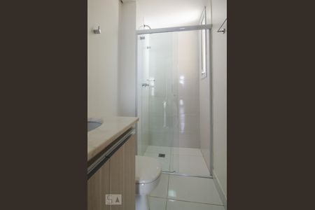 Banheiro de apartamento para alugar com 2 quartos, 68m² em Cambuí, Campinas