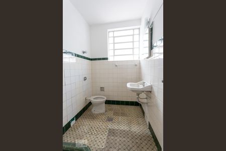 Banheiro de apartamento para alugar com 2 quartos, 70m² em Petrópolis, Porto Alegre