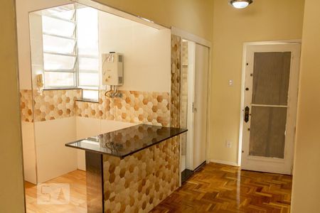 Sala integrada com a cozinha de apartamento para alugar com 2 quartos, 77m² em Tijuca, Rio de Janeiro