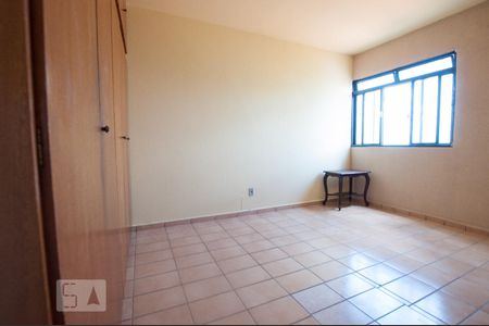 Quarto 2 de apartamento para alugar com 2 quartos, 124m² em Jardim América, Goiânia