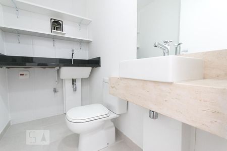 Banheiro e área de serviço  de apartamento para alugar com 1 quarto, 43m² em Paraíso, São Paulo